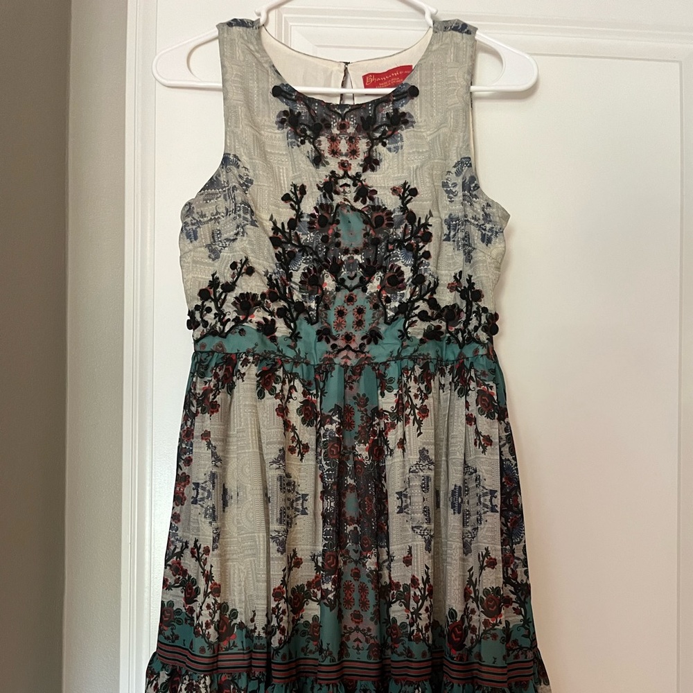 Dress - Picture 8 of 8